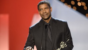 Denzel Washington recogiendo el Premio Donostia en el Festival de San Sebastián