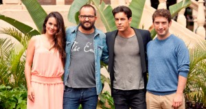 Protagonistas y director del film Palmeras en la nieve, rodado en Gran Canaria